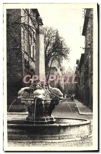 Ansichtskarte AK Aix en Provence La Fontaine des Quatre Dauphins et l'Eglise Saint Jean de Malte