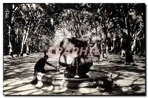 Cartes postales Aix en Provence B du R Fontaine d'Eau chaude sur le Cours Mirabeau