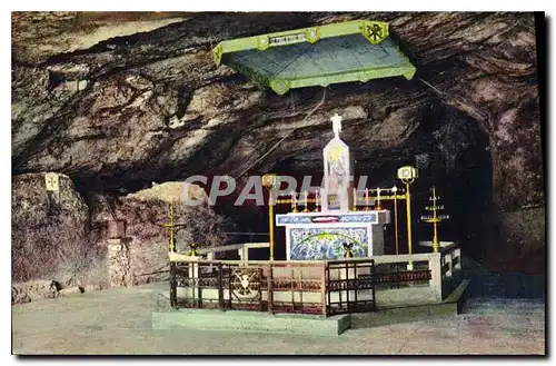 Cartes postales ND de Remonot L'Interieur de la Grotte L'Autel de la Pitie de Dieu et de la Pitie de Marie