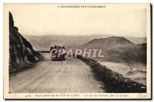 Cartes postales Route Automobile du Puy de Dome Un car de Tourisme dans la Grimpee Automobile