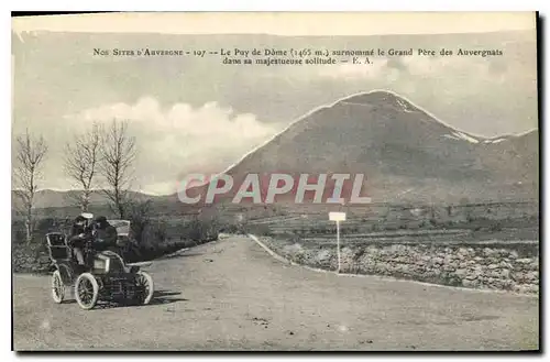 Ansichtskarte AK Le Puy de Dome surnomme le Grand Pere des Auvergnais dans sa majestueuse solitude Automobile