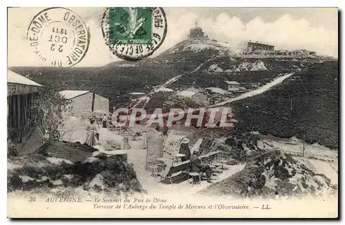 Cartes postales Auvergne Le Sommet du Puy de Dome Terrasse de l'Auberge du Temple de Mercure et l'Observatoire