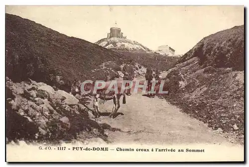 Cartes postales Puy de Dome Chemin creux a l'arrivee au Sommet