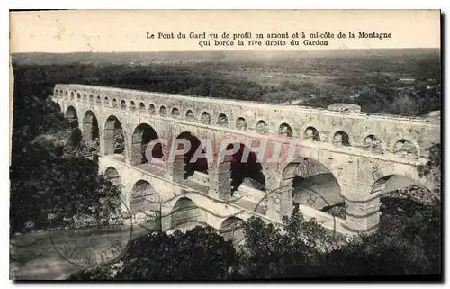 Cartes postales Le Pont du Gard vu de profil en amont et a mi cote de la Montagne