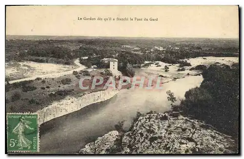 Cartes postales Le Gardon des qui'il a franchi le Pont du Gard