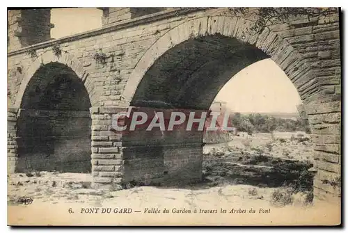 Ansichtskarte AK Pont du Gard Vallee du Gardon a travers les Arches du Pont