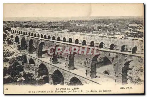 Cartes postales Le Pont du Gard Vu du sommet de la Montagne qui bords la rive droite du Gardon