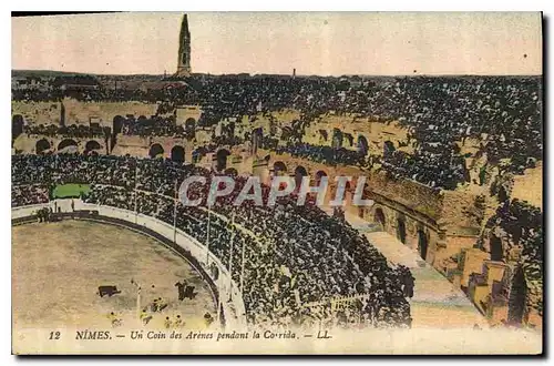 Cartes postales Nimes Un Coin des Arenes pendant la Corrida