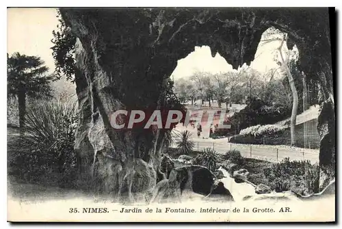Cartes postales Nimes Jardin de la Fontaine interieur de la Grotte