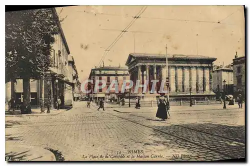 Cartes postales Nimes La Place de la Comedie et la Maison Carree