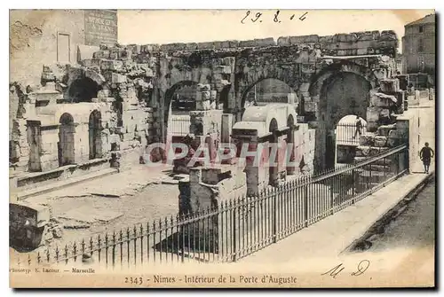 Cartes postales Nimes Interieur de la Porte d'Auguste