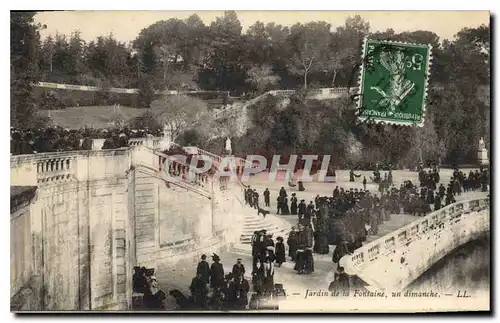 Cartes postales Nimes Jardin de la Fontaine un dimanche