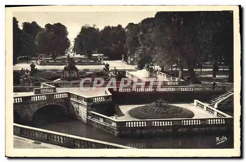 Ansichtskarte AK Nimes Gard Jardins de la Fontaine dessines par le Notre au XVIII siecle sur l'emplacement des Th