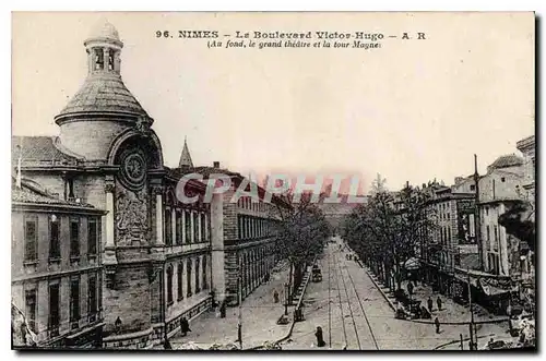 Cartes postales Nimes Le Boulevard Victor Hugo au fond le grand theatre et la tour Magne