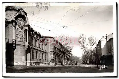 Cartes postales Nimes Gard le Lycee et le Boulevard Victor Hugo