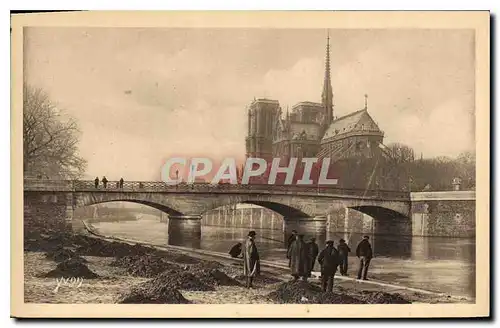 Ansichtskarte AK Paris en Flanant Notre Dame et le Pont de l'Archeveche Peche Pecheur