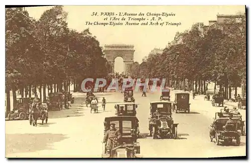 Cartes postales Paris L'Avenue des Champs Elysees et l'Arc de Triomphe