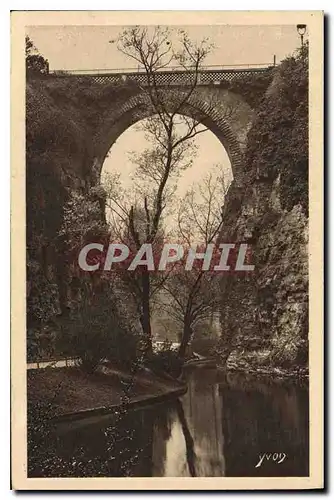 Cartes postales Paris en flanant Parc des Buttes Chaumont Pont de briques