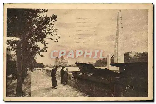 Cartes postales Paris Le Pont de la Tournelle et la Statue de Sainte Genevieve Patroame de Paris