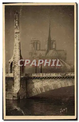 Ansichtskarte AK Paris Notre Dame et Statue de Ste Genevieve