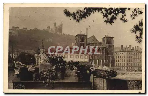 Ansichtskarte AK Lyon Rhone Vue sur la Cathedrale Saint Jean et la Basilique de Fourviere