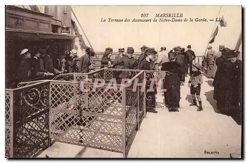 Cartes postales Marseille La Terrasse des Ascenseurs de Notre Dame de la Garde