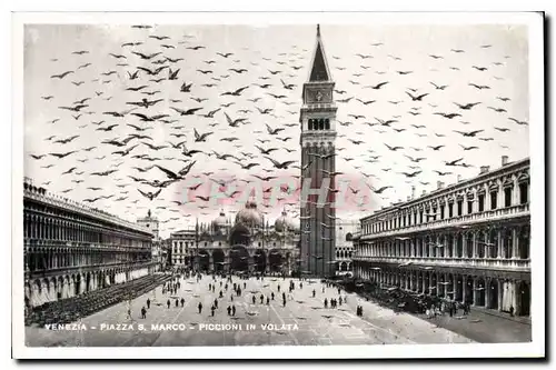 Ansichtskarte AK Venezia Piazza S Marco Piccioni in Volata