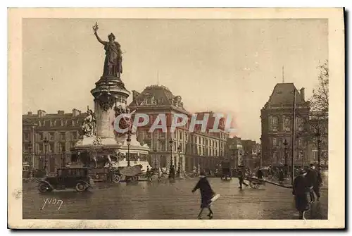 Cartes postales Paris en flanant Place de la Republique