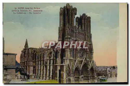 Ansichtskarte AK Reims dans les Ruines apres la Retraite des Allemands La Cathedrale