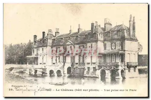 Cartes postales Le Chateau bati sur pilotis Vue prise sur le Parc