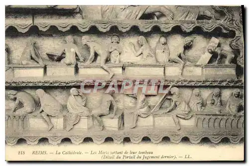 Cartes postales Reims La Ctahedrale Les Morts sortant de leur tombeau Detail du Portail du Jugement dernier