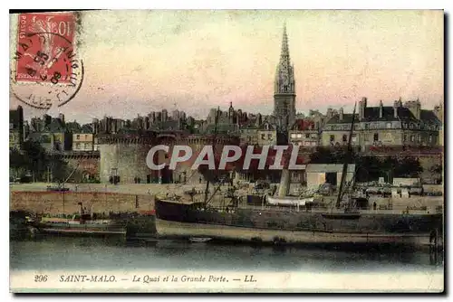 Cartes postales Saint Malo Le Quai et la Grande Porte Bateau