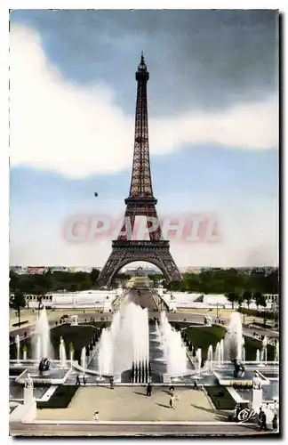 Cartes postales Paris Les Fontaines du Palais de Chaillot et la Tour Eiffel