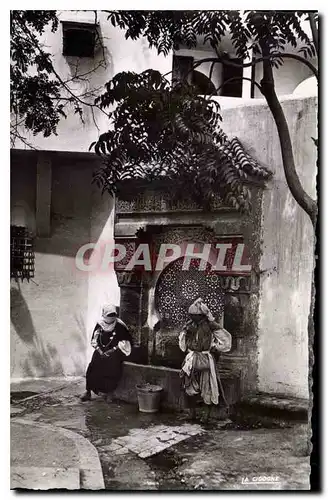 Cartes postales Scenes Types Une jolie fontaine