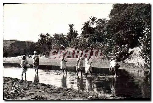 Cartes postales Scenes et Types Dans le riviere