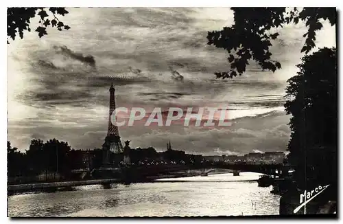 Ansichtskarte AK Notre Paris Crepuscule sur le pont Alexandre III et la Tour Eiffel