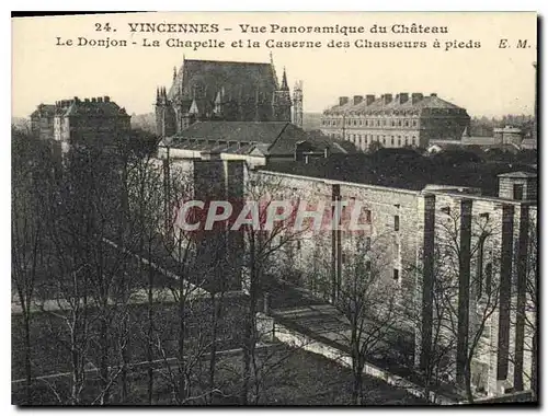 Cartes postales Vincennes vue panoramique du chateau le Donjon la Chapelle et la Caserne des Chasseurs a Pieds