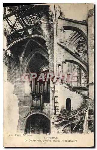 Ansichtskarte AK Soissons la Cathedrale Grande Breche et Contrefort