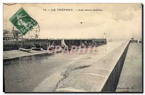 Cartes postales Le Treport les deux Jetees Bateaux Phare