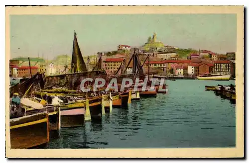 Cartes postales Marseille Un coin du Vieux Port et Notre Dame de la Garde