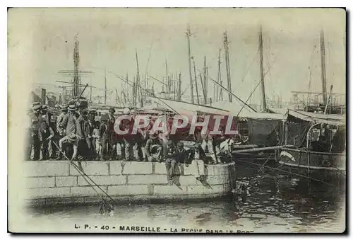 Cartes postales Marseille la Peche dans le Port