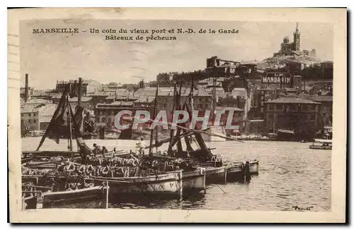 Ansichtskarte AK Marseille un Coin du Vieux Port et N D de la Garde Bateaux de Pecheurs