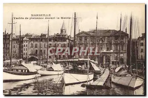 Cartes postales Marseille Yachts de plaisance devant la Mairie