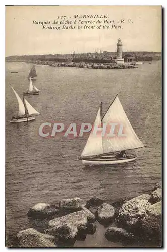 Ansichtskarte AK Marseille Barques de peche a l'entree du Port