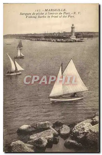 Cartes postales Marseille Barques de peche a l'entree du Port