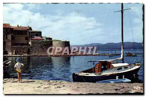 Cartes postales La Cote des Maures Saint Tropez var La Vieille Tour vue du port des pecheurs