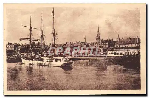 Cartes postales Saint Malo L'Avant Port Bateau Voilier