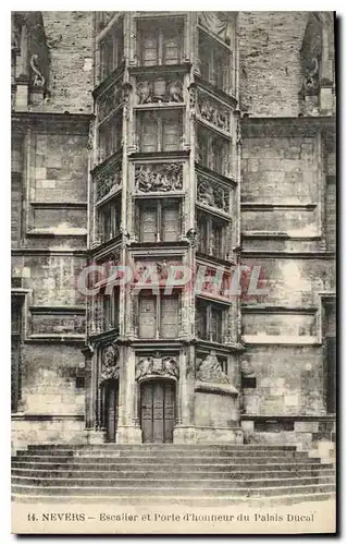 Cartes postales Nevers Escalier et Porte d'honneur du Palais Ducal