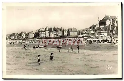 Cartes postales Cabourg La Plage vers l'Hotel des Ducs de Normandie