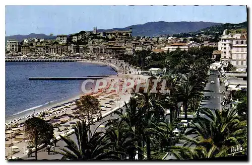 Ansichtskarte AK Cannes Am La Plage et le Boulevard de ls Croisette au fond le Suquet